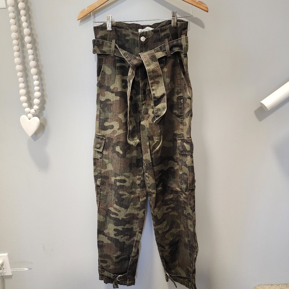 ZARA High-Waisted Camp Cargo Jeans